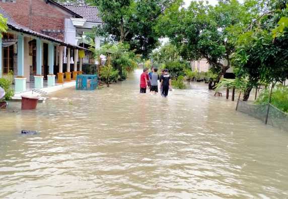 Hujan Tak Kunjung Reda, Banjirpun Landa Putat Krajan dan Siring